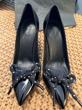 Burberry Black Patent Leather Pointed Toe Pumps with Bow